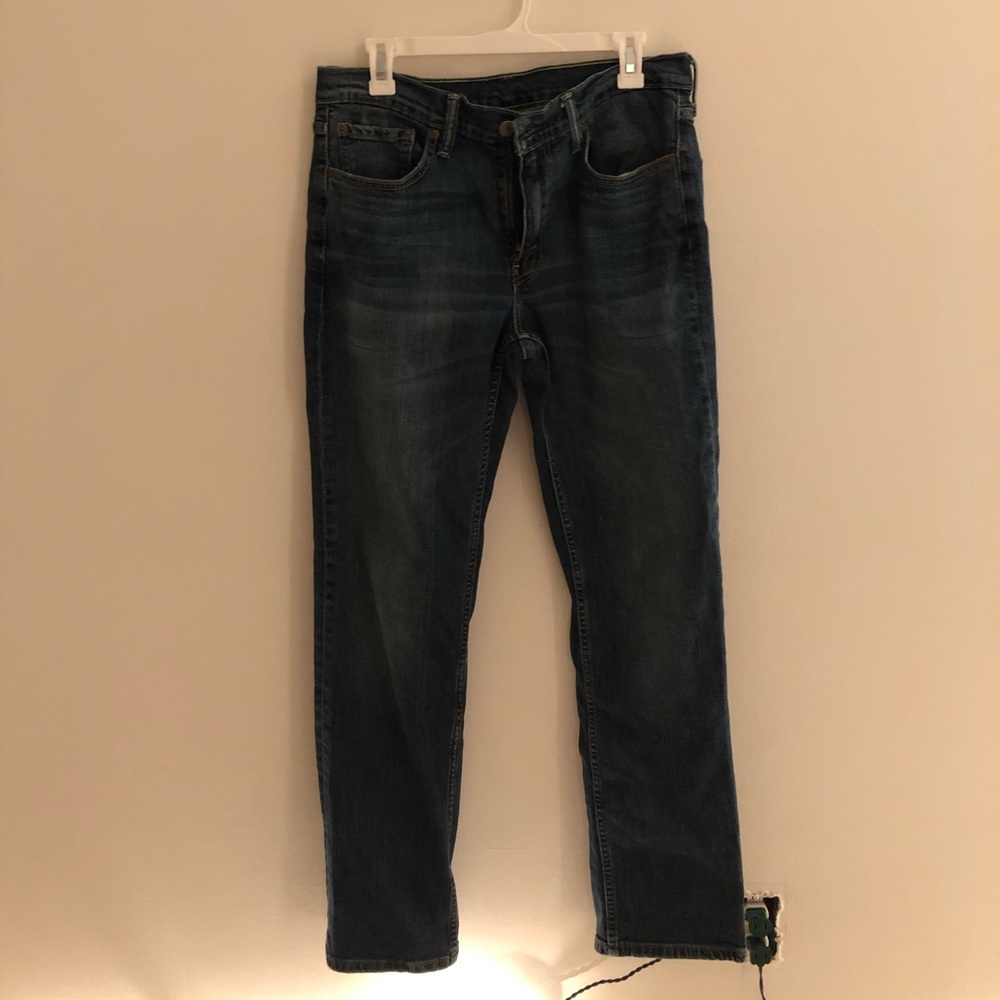 LEVI’S 32x32 DARK WASH JEANS